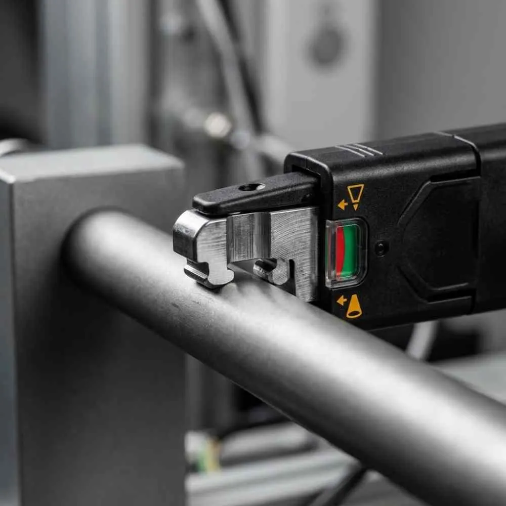 Easy install car seat wholesale ISOFIX connector with dual-color safety lock indicator on test rig.